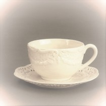 Cream Victorian Tea Cups and Saucers Set, Set of 4