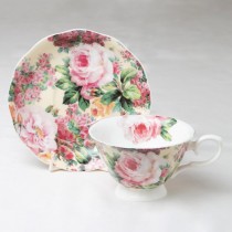 Victorian Vintage Rose Tea Cups and Saucers Set, Set of 4